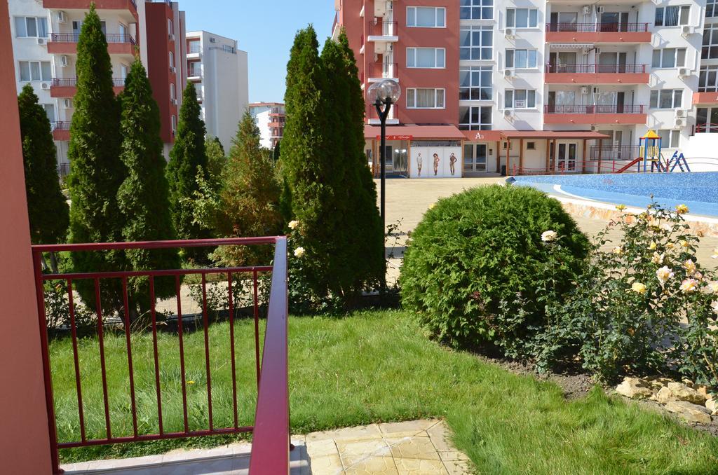 Single Private Apartments In Marina View Fort Beach Sveti Vlas Bagian luar foto