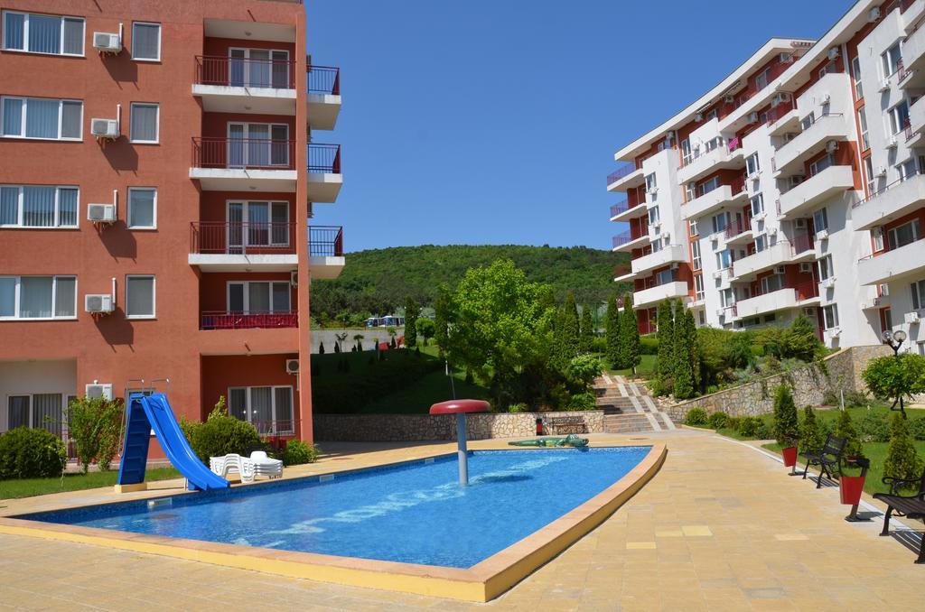 Single Private Apartments In Marina View Fort Beach Sveti Vlas Bagian luar foto