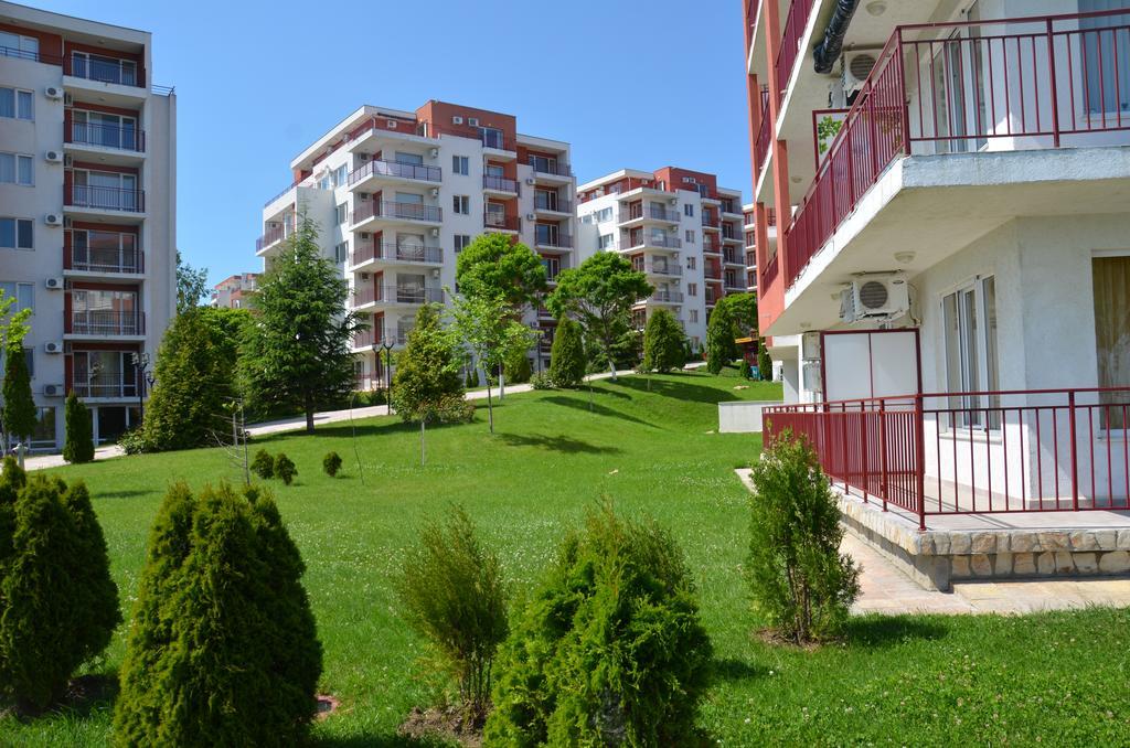 Single Private Apartments In Marina View Fort Beach Sveti Vlas Bagian luar foto