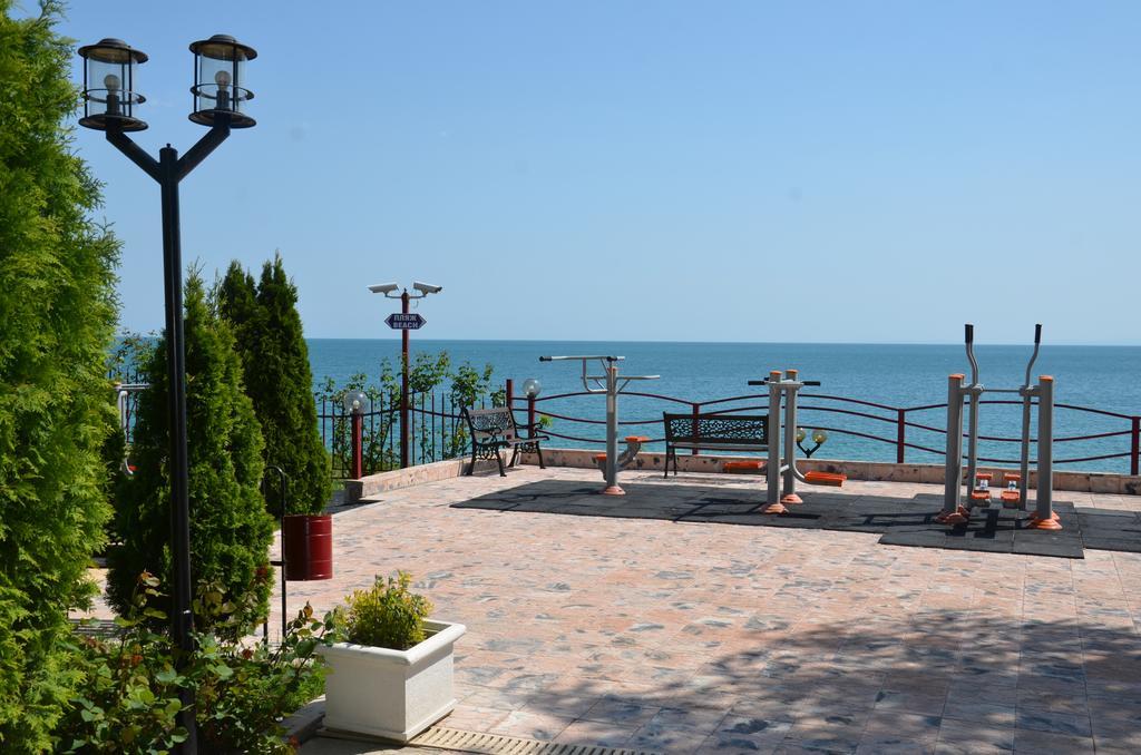 Single Private Apartments In Marina View Fort Beach Sveti Vlas Bagian luar foto