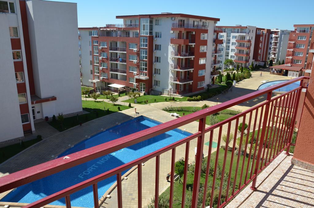 Single Private Apartments In Marina View Fort Beach Sveti Vlas Bagian luar foto