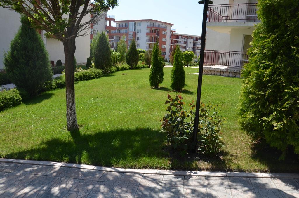 Single Private Apartments In Marina View Fort Beach Sveti Vlas Bagian luar foto