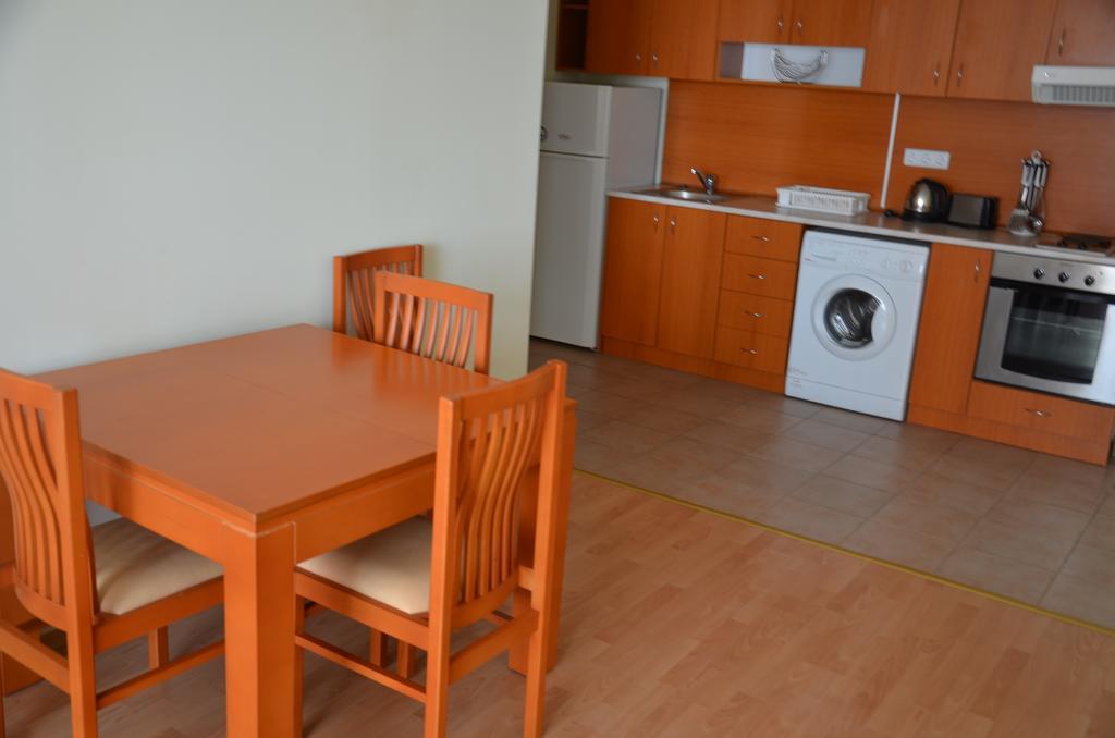 Single Private Apartments In Marina View Fort Beach Sveti Vlas Bagian luar foto