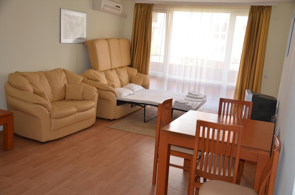 Single Private Apartments In Marina View Fort Beach Sveti Vlas Bagian luar foto