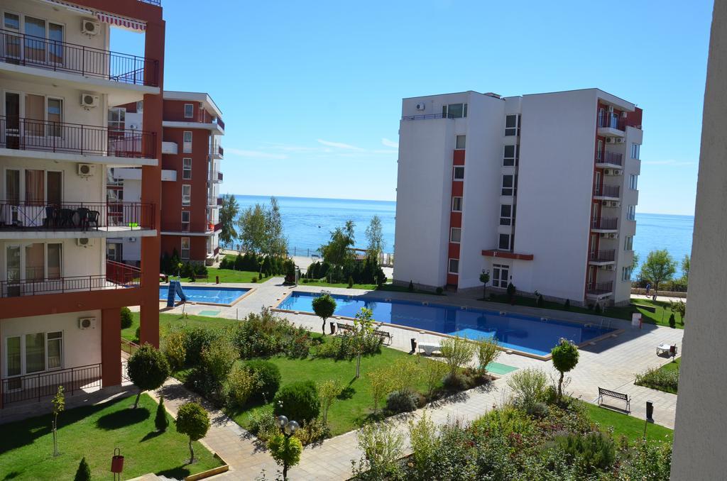 Single Private Apartments In Marina View Fort Beach Sveti Vlas Bagian luar foto