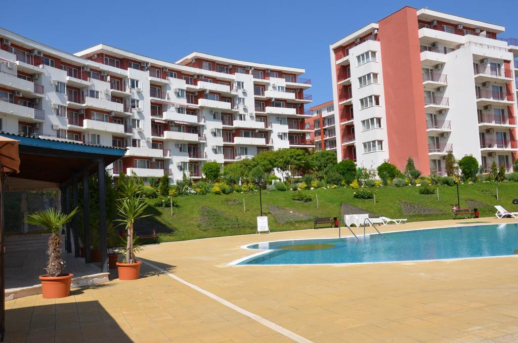 Single Private Apartments In Marina View Fort Beach Sveti Vlas Bagian luar foto