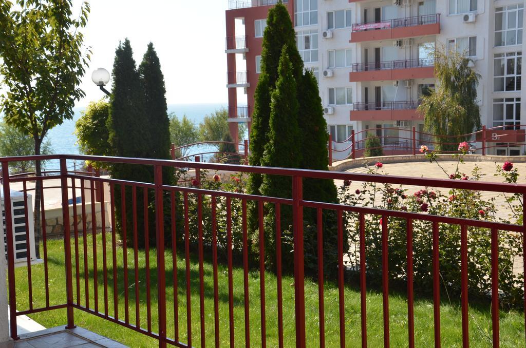 Single Private Apartments In Marina View Fort Beach Sveti Vlas Bagian luar foto