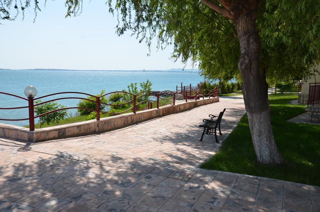 Single Private Apartments In Marina View Fort Beach Sveti Vlas Bagian luar foto