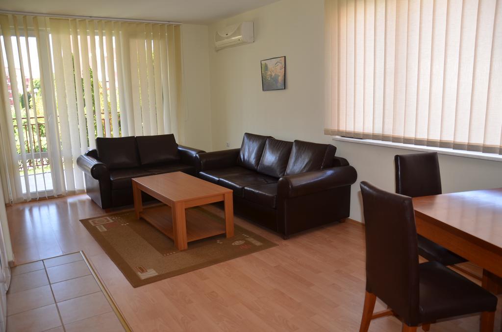 Single Private Apartments In Marina View Fort Beach Sveti Vlas Bagian luar foto