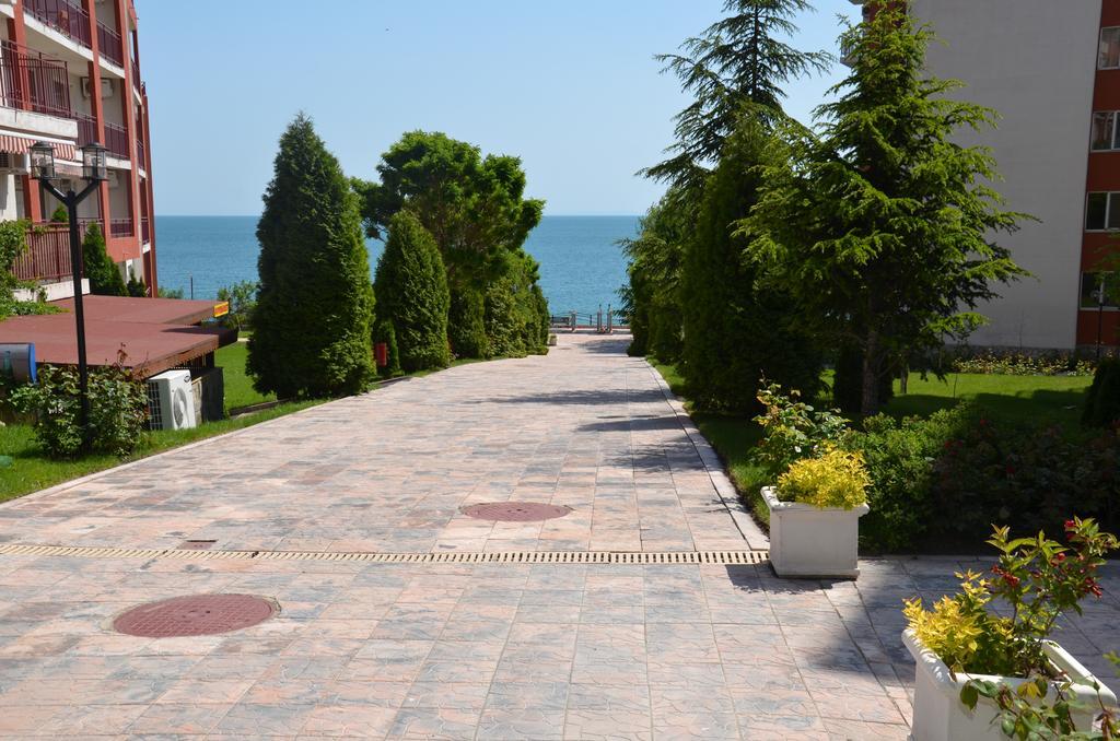 Single Private Apartments In Marina View Fort Beach Sveti Vlas Bagian luar foto