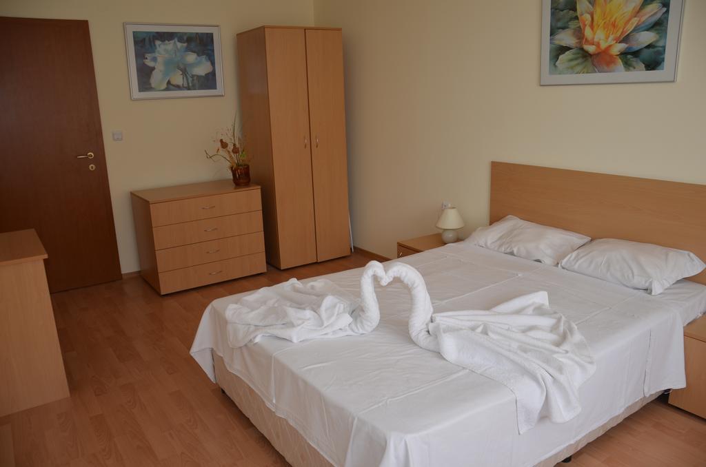 Single Private Apartments In Marina View Fort Beach Sveti Vlas Bagian luar foto