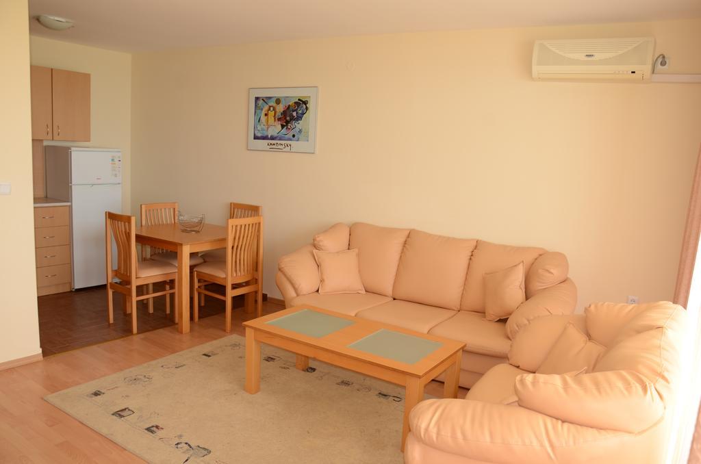 Single Private Apartments In Marina View Fort Beach Sveti Vlas Bagian luar foto