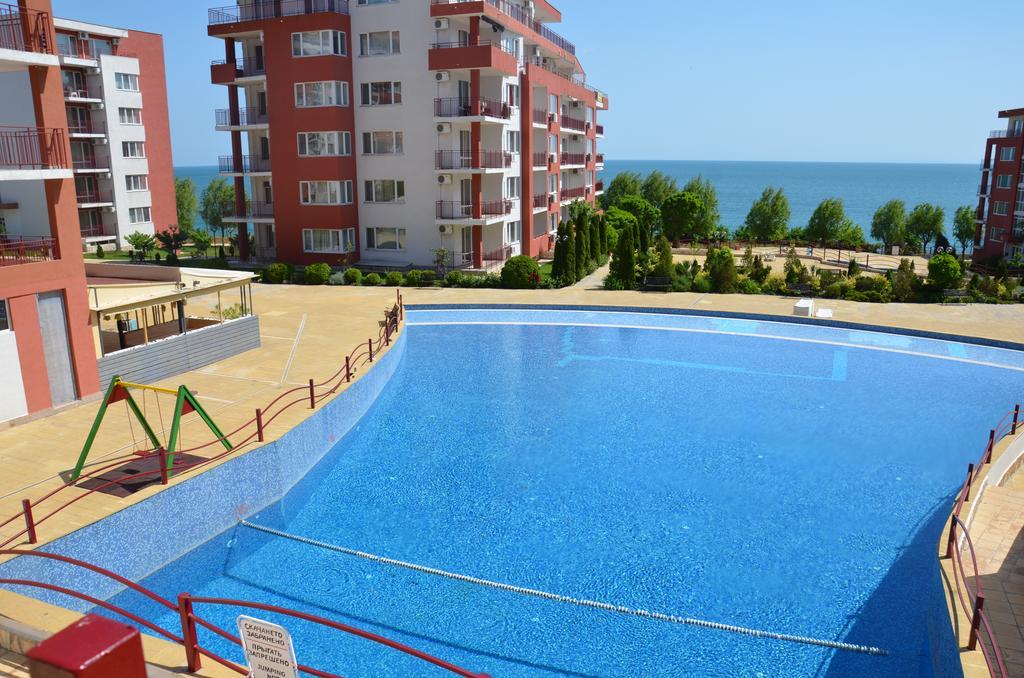Single Private Apartments In Marina View Fort Beach Sveti Vlas Bagian luar foto
