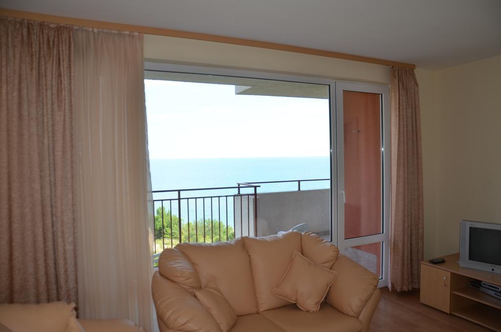 Single Private Apartments In Marina View Fort Beach Sveti Vlas Bagian luar foto